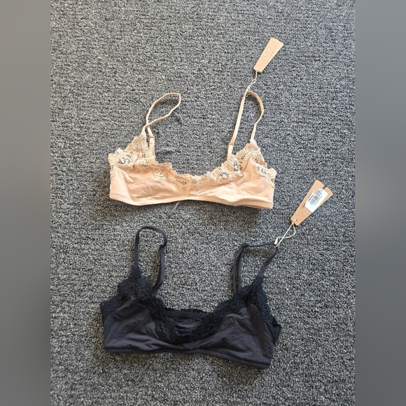 SKIMS FITS EVERYBODY LACE SCOOP BRA LOT OF 2 NWT XS - Picture 3 of 3